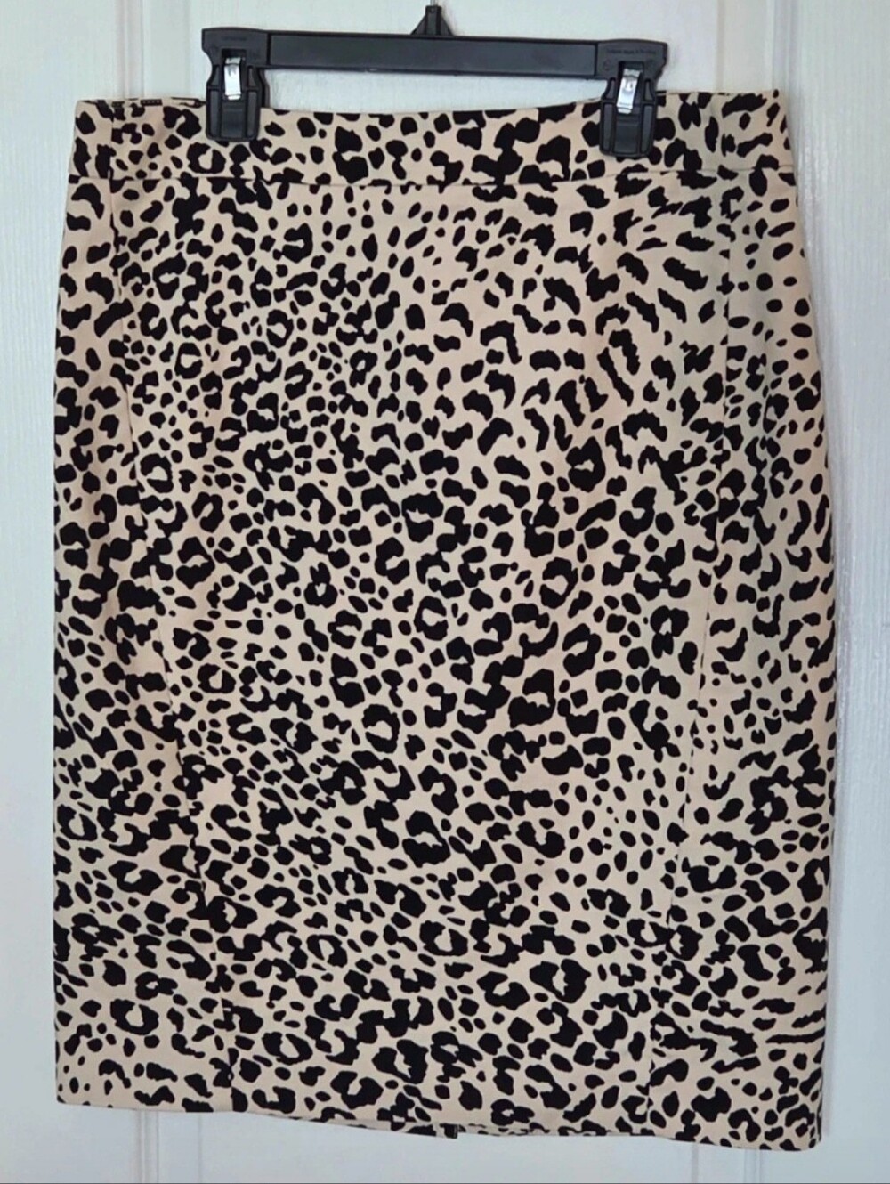 LOFT Beige and Black Leopard-Print Pencil Skirt NWOT Size 8